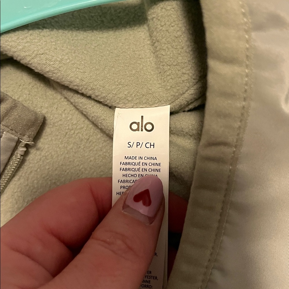 Brand new alo vest - Picture 4 of 4